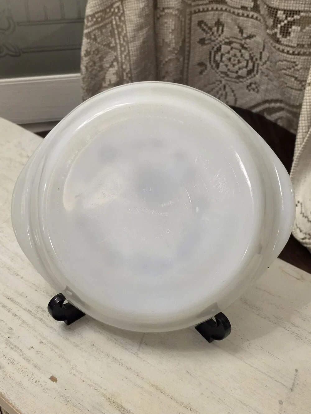 Vintage Dynaware Pyr-O-Rey Milk Glass Pie Pan Dish Brown Daisy Wreath 9